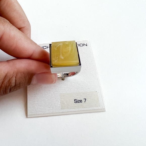 2/$20 NWT French Connection Stone Ring Sz 7 - Picture 2 of 4